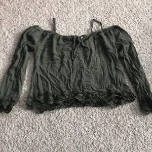 🍓off the shoulder cropped shirt